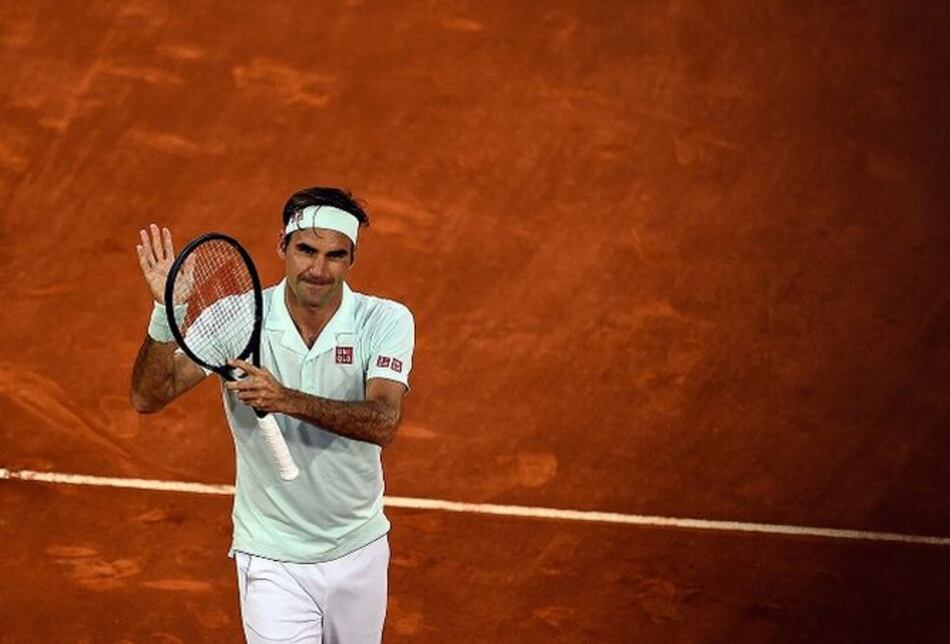 Federer gana en cancha de arcilla en el abierto de Madrid