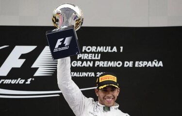 Hamilton gana en España y se pone líder del Mundial de F1