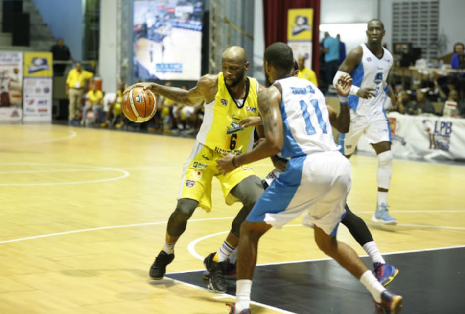 Panteras y Correcaminos empatan en el liderato