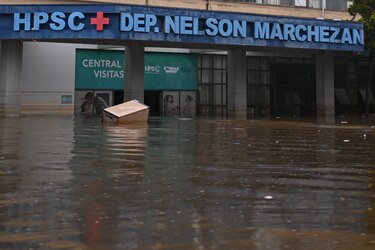 Más de 80,000 personas han sido rescatadas de sus casas tras las inundaciones en el sur de Brasil