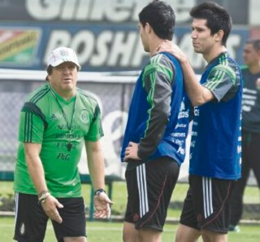 El Tri ensaya para anular a su rival