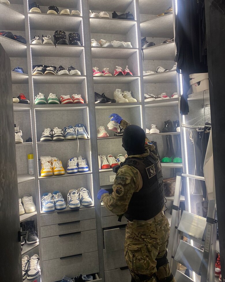 Extraditan desde Colombia a alias Rey, cabecilla de red criminal desmantelada en operación Ballena