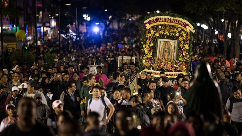 La aparición en 1531 que dio origen a la veneración de la Virgen de Guadalupe y que se celebra este viernes en México