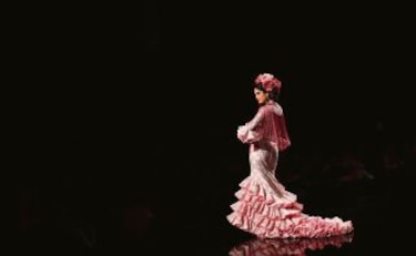 Altiva y flamenca