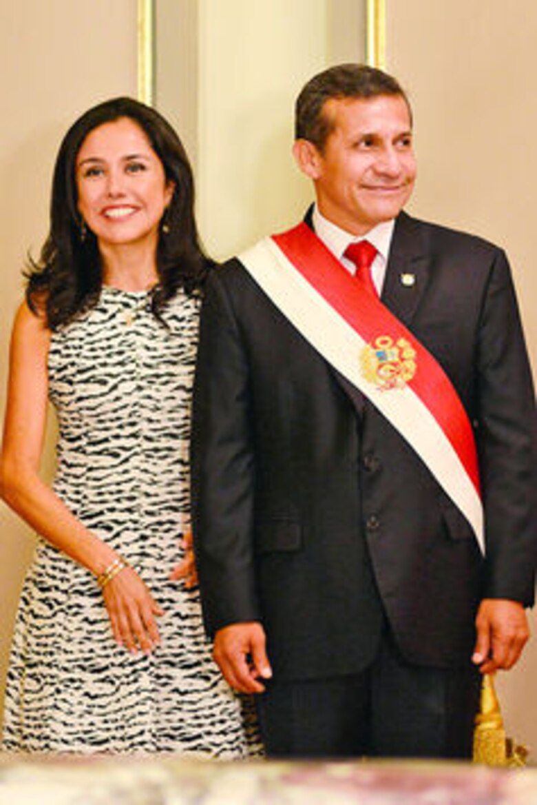 Entregan agendas de la primera dama de Perú, Nadine Heredia, al fiscal que la investiga