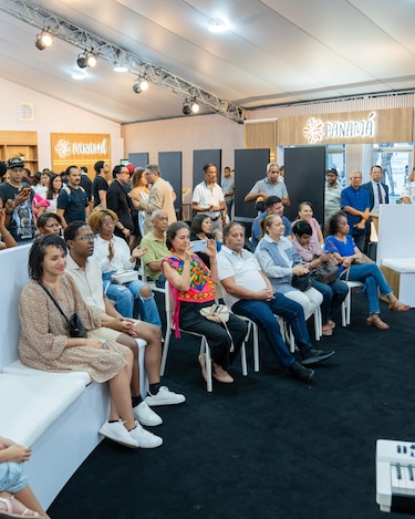 Más de 4,000 personas visitaron el pabellón de Panamá en la Feria del Libro de Santo Domingo