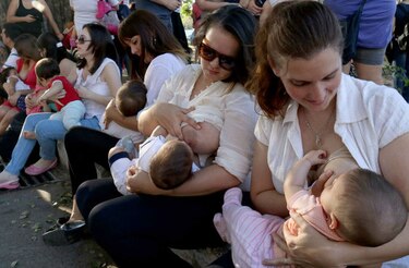 México prohíbe regalar leche en los hospitales para no desalentar la lactancia