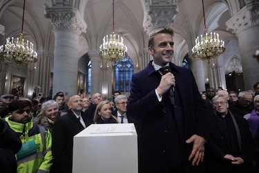 El primer vistazo a la Notre Dame restaurada desvela una catedral diáfana de muros blancos