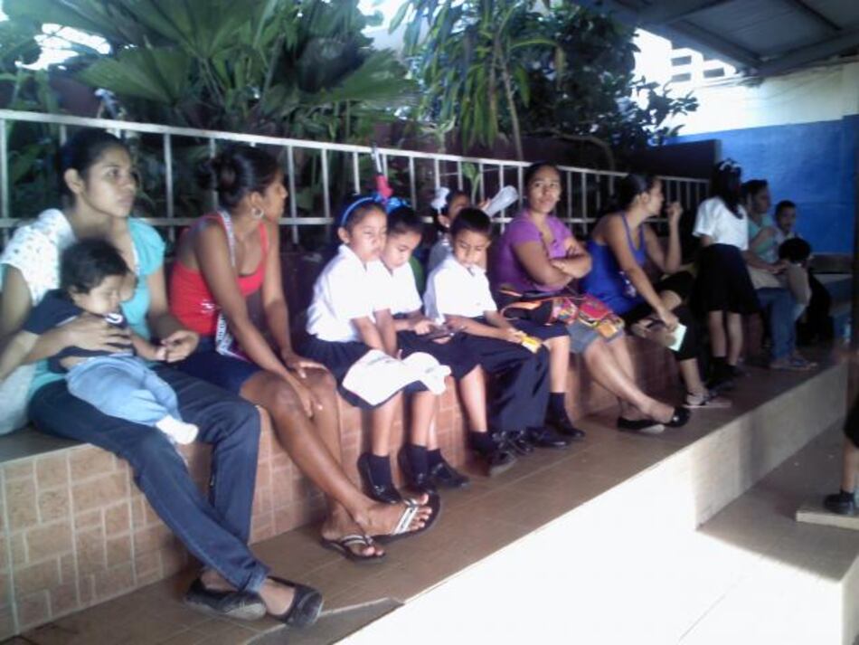 Padres de familia paralizan clases en escuela de La Chorrera