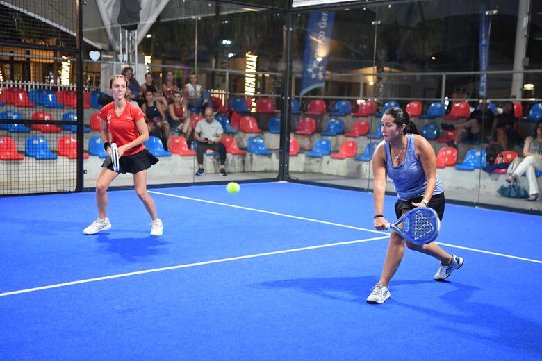 Pádel con buena causa: Energía femenina al servicio de la juventud