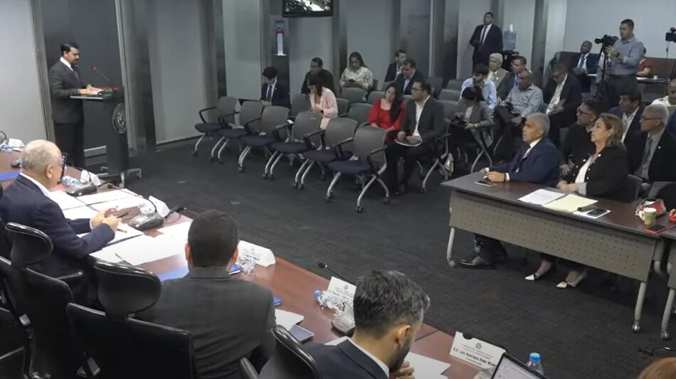 Ley ‘antibotellas’ avanza en la Asamblea