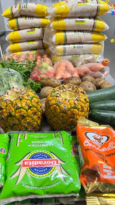 Agroferias del IMA: la fiebre del arroz barato, una fila y muchas historias bajo el sol y la lluvia