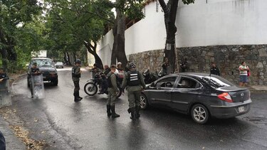Familiares exigen a Maduro entrega de abatidos en operativo contra piloto