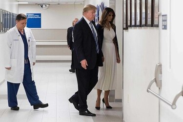Trump visita hospital donde están víctimas de la masacre de Florida