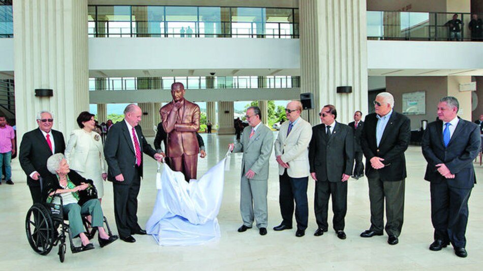 Una estatua para recordar a Ernesto de la Guardia