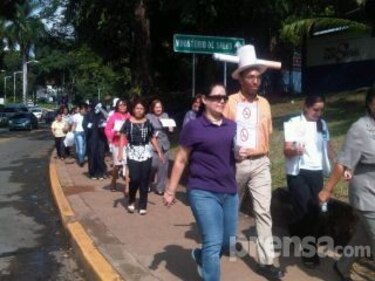 Vásquez empujará proyecto para 'endurecer' ley antitabaco