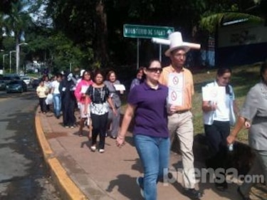 Vásquez empujará proyecto para 'endurecer' ley antitabaco