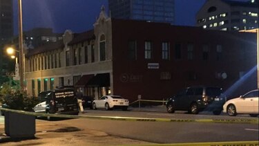 La policía investiga tiroteo en el club Power Lounge en Arkansas