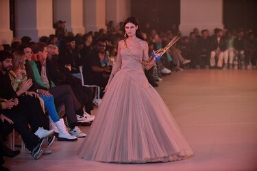La Semana de la Moda empieza en París con ‘seriedad’ en tiempos de guerra