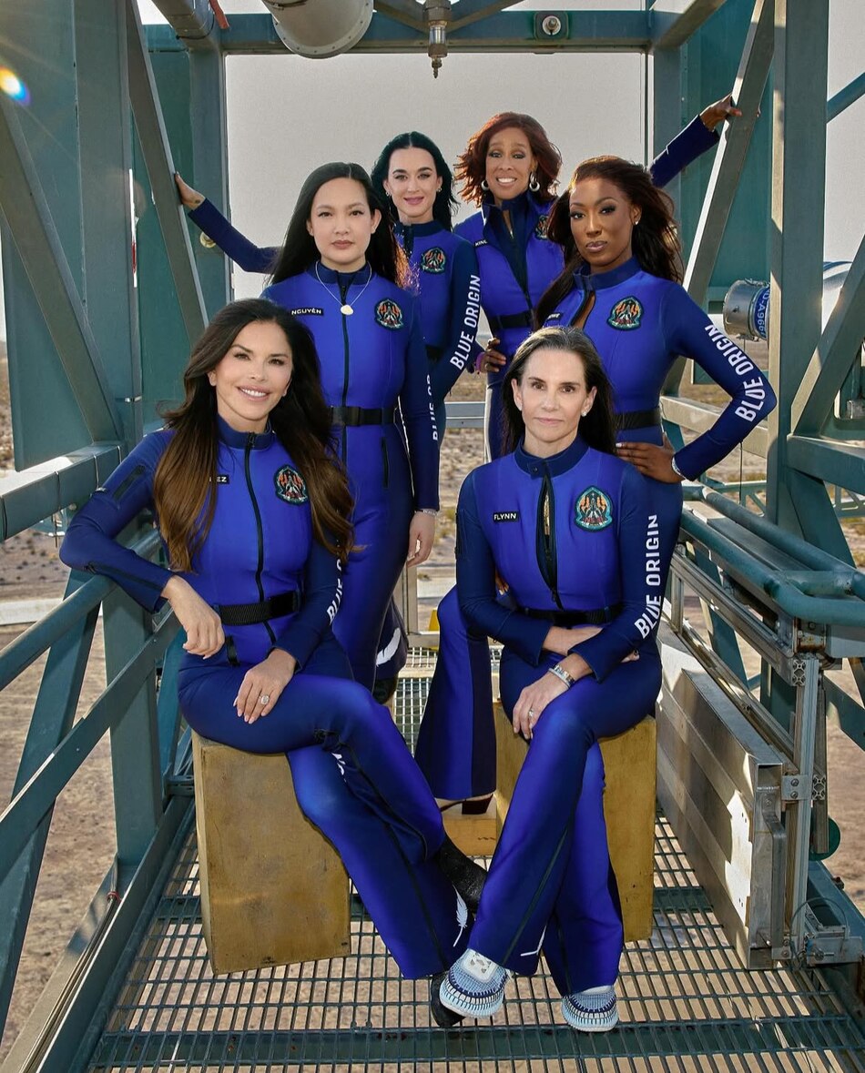 Blue Origin completa un histórico viaje de turismo espacial tripulado solo por mujeres, entre ellas Katy Perry