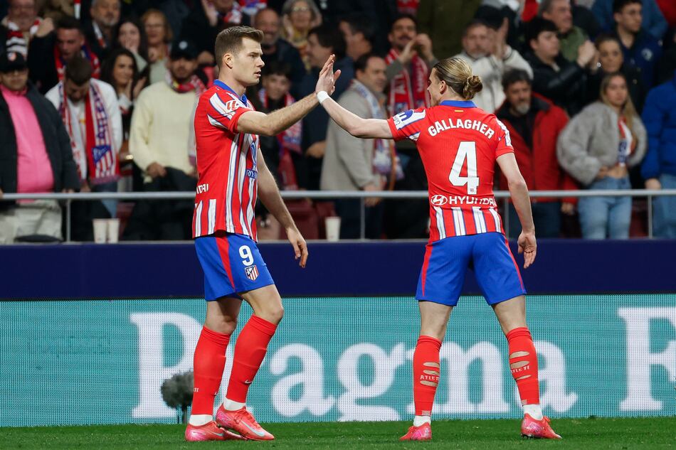 Expulsión de Barrios, polémica y golazo de Sorloth en el encuentro del Atlético contra el Celta
