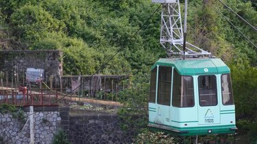 Cuatro personas fallecen al caer un teleférico en Nápoles