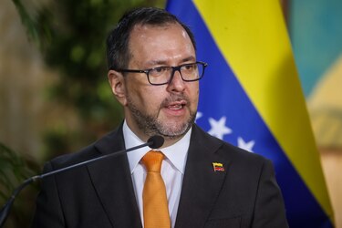 Gobierno de Venezuela pide retomar la vía de la negociación con Irán y lamenta el ataque