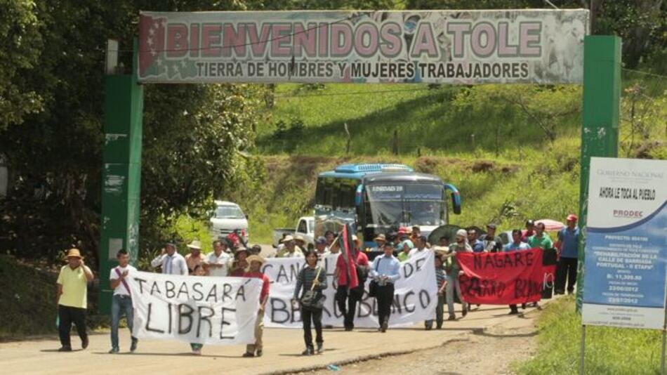 Indígenas comienzan marcha hacia Barro Blanco; cierran cuatro paños de la vía en Tolé