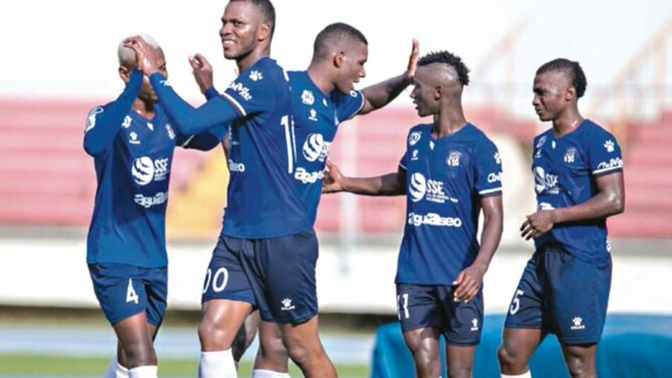 Árabe Unido y Costa del Este se estrenan con victoria