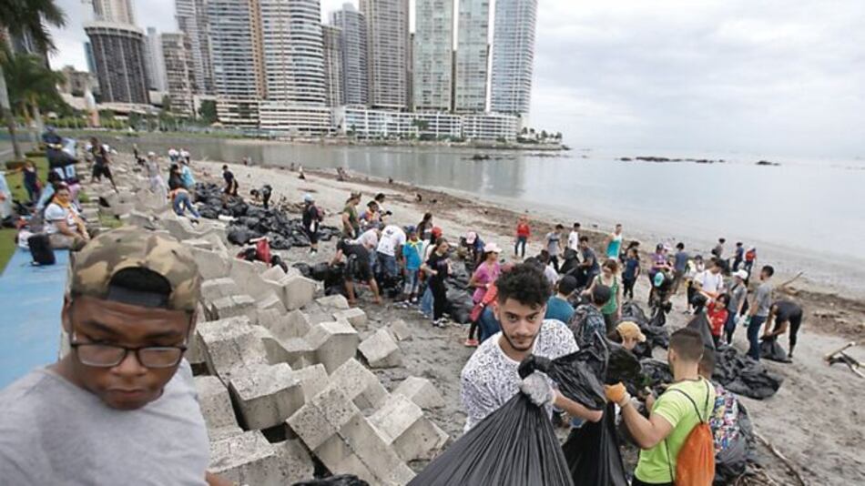Llamado para limpieza nacional de playas