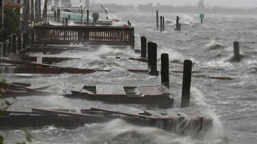 El huracán Matthew deja 400 muertos en Haití, golpea Florida