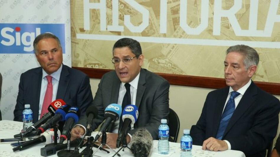 Estados Unidos suspende restricciones a los diarios 'La Estrella' y 'El Siglo'