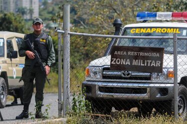 Militares colombianos detienen a miembros de la Guardia Nacional venezolana