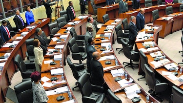 A debate veto a la ley de contratación pública