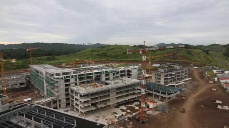 Contralor realiza inspección a la Ciudad de la Salud