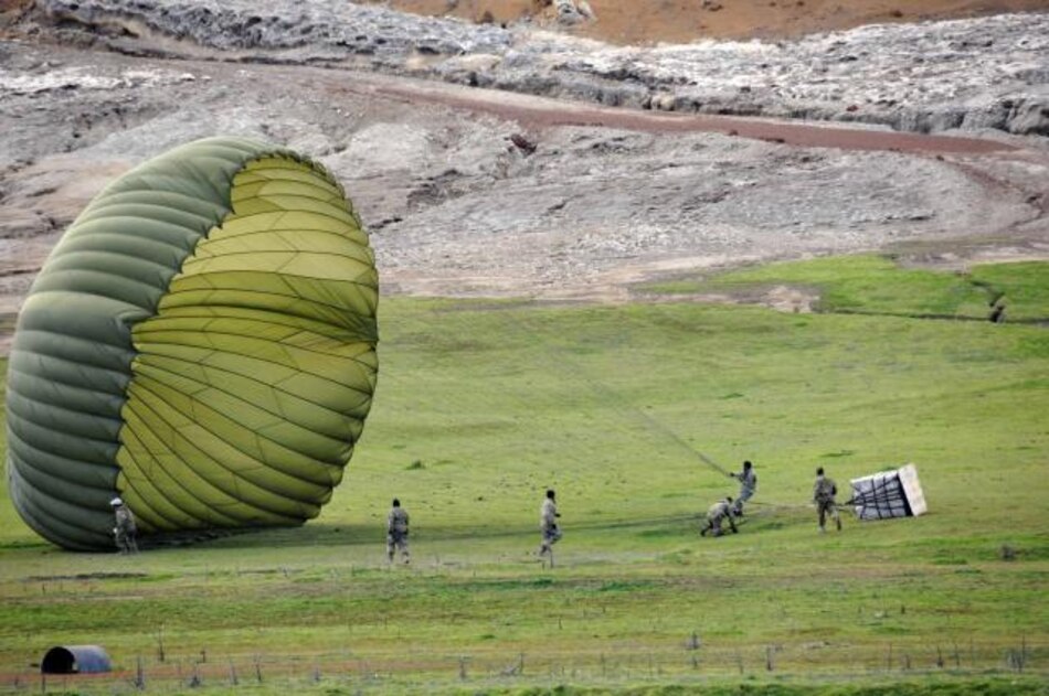 Con robot y videntes buscan a víctimas de avión caído en Chile