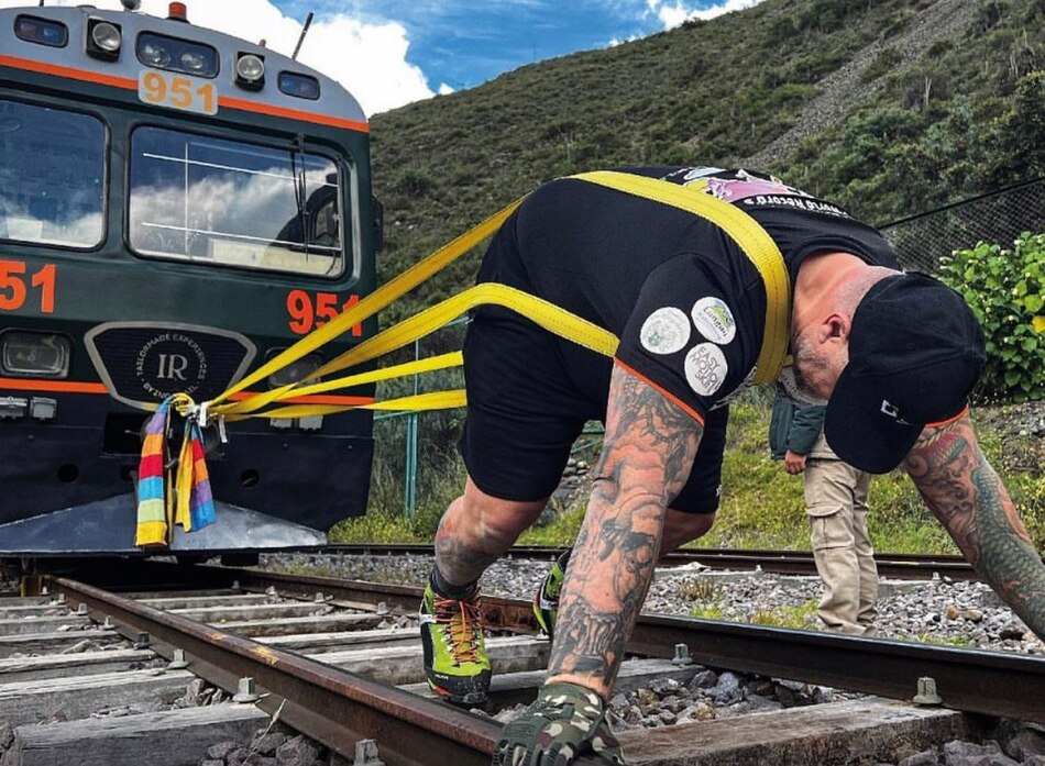 Atleta austriaco bate récord de fuerza extrema a los pies de Machu Picchu