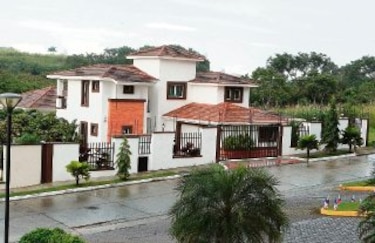 Caen tres fincas de Guillermo Ferrufino