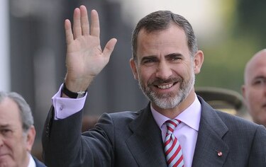 Felipe VI da un golpe de timón para recuperar el prestigio de la corona