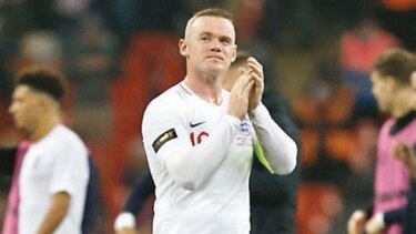 Inglaterra golea a EU por 3-0 en despedida de Rooney