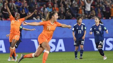 Un penalti en el último minuto le permite a Holanda vencer a Japón y avanzar