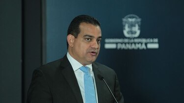 'Dejo el puesto para entrar de lleno a una campaña', ministro Luis Ernesto Carles