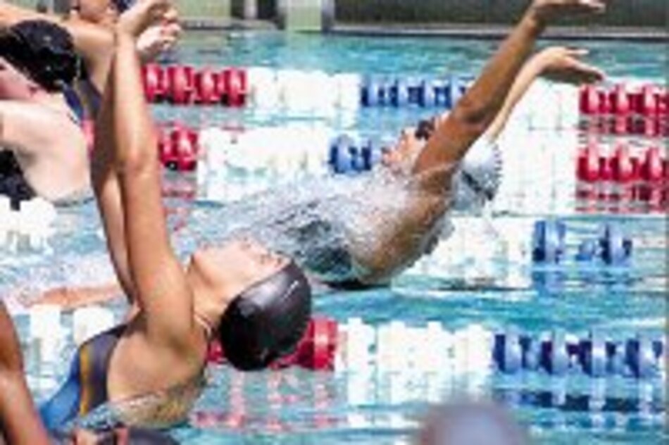 Club Barracudas salta adelante