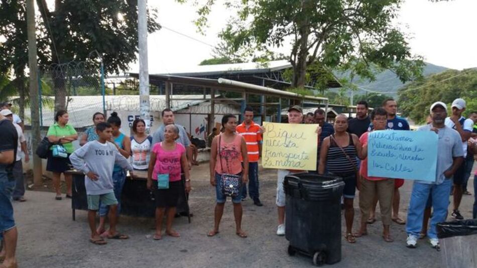 Pobladores de Las Minas y Bique protestan por falta de transporte y vías dañadas