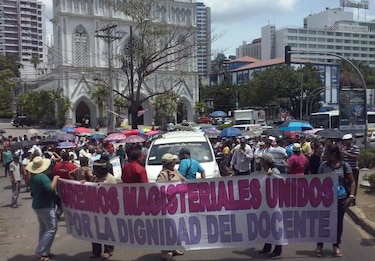 Ministra pide a docentes que regresen a sus centros educativos