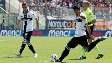 El Milan empata en Parma