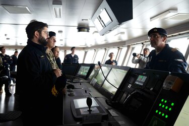 El primer rompehielos sudamericano viaja a Antártica