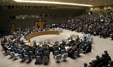 ONU sanciona a barcos y navieras por violar embargo contra Piongyang ; algunas basadas en China y Panamá