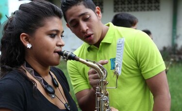 Estudiantes, listos para rendir honor a la patria