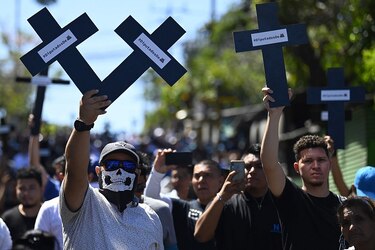 El Salvador busca acuerdo para poner fin a la crisis política